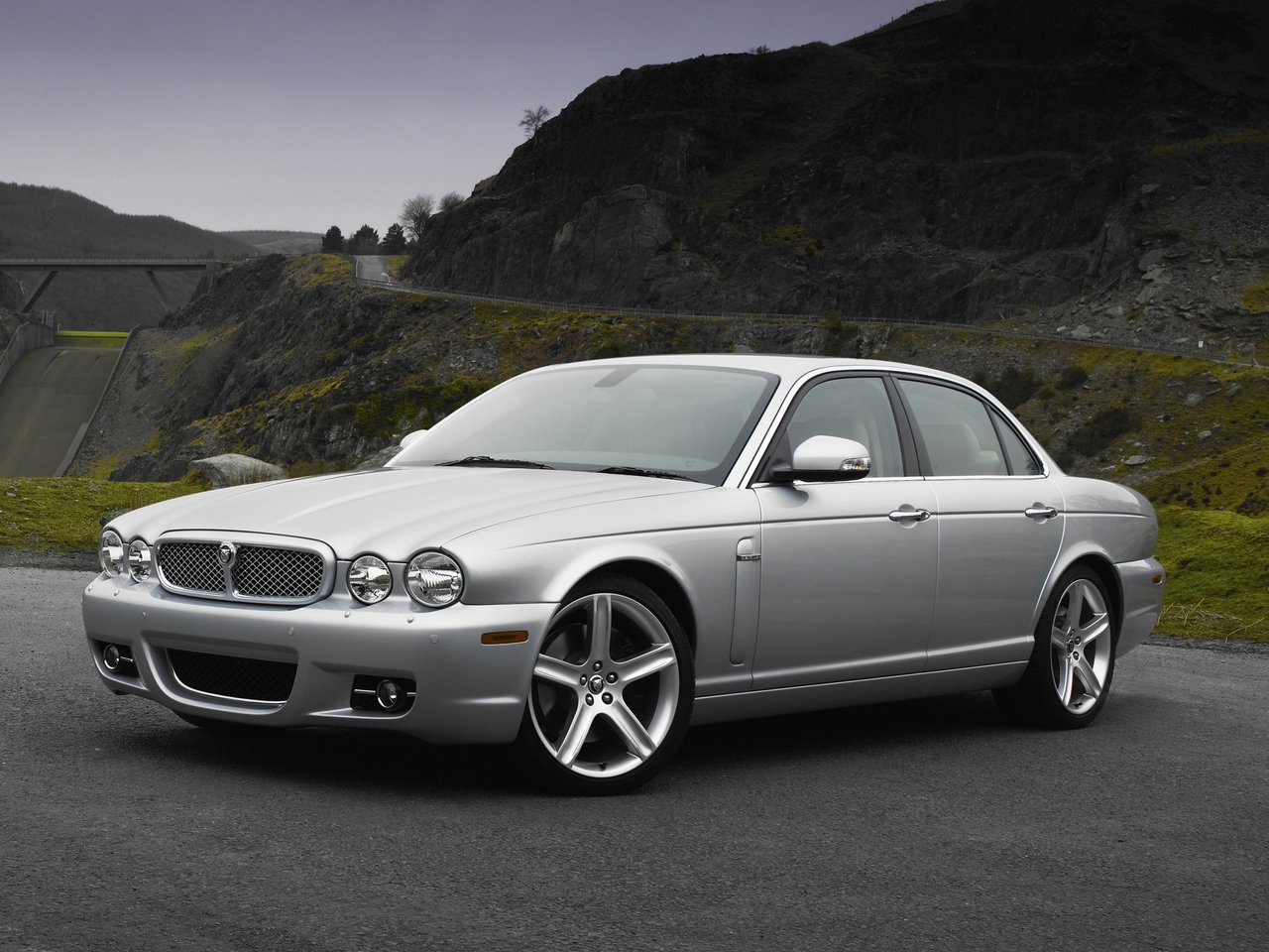 III (X350/X358) (2003–2009)